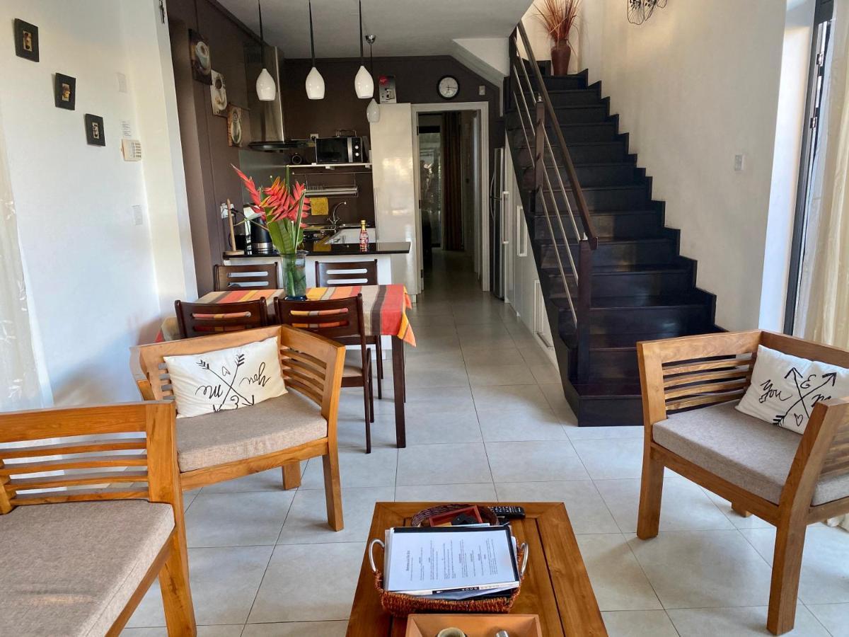 Ebene - Ideal Location In Rose Hill Villa